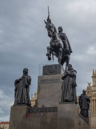 Foto de Prague, Czechia - Oct 01, 2019: Statue of Saint Wenceslas at Wenceslas Square - Prague, Czech Republic - Imagen libre de derechos
