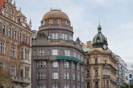 Téléchargez les photos : Prague, Czechia - Oct 01, 2019: Ligna Palace Building at Wenceslas Square - Prague, Czech Republic - en image libre de droit