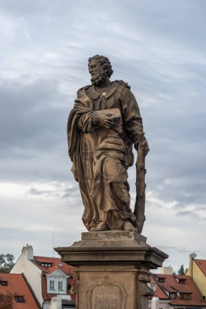 Téléchargez les photos : Statue of St. Jude Thaddeus at Charles Bridge - Prague, Czech Republic - en image libre de droit