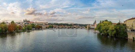 Téléchargez les photos : Panoramic view of Prague Skyline and Vltava River with Charles Bridge and Prague Castle - Prague, Czech Republic - en image libre de droit