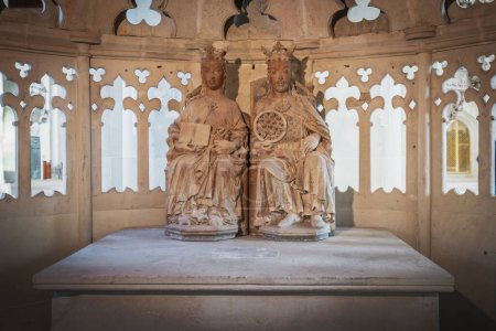 Foto de Magdeburg, Germany - Jan 15, 2020: The Royal Couple - Otto the Great and Edith (Eadgyth) Sculptures at Magdeburg Cathedral Interior - Magdeburg, Germany - Imagen libre de derechos