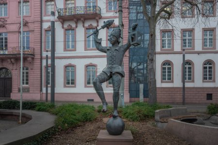 Foto de Mainz, Germany - Jan 22, 2020: Jester with lantern (Bajazz mit Laterne) Sculpture at Schillerplatz Square - Mainz, Germany - Imagen libre de derechos
