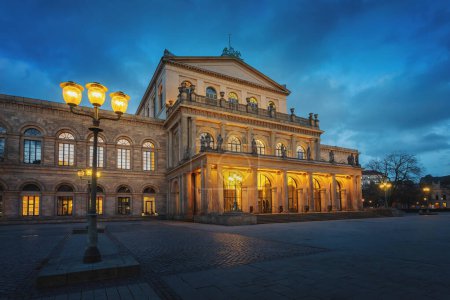 Foto de Hannover State Opera House at night - Hanover, Lower Saxony, Germany - Imagen libre de derechos