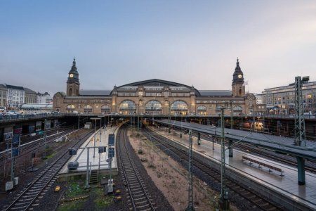 Foto de Hamburgo, Alemania - 09 / 01 / 2020: Estación Central de Hamburgo (Hauptbahnhof) - Hamburgo, Alemania - Imagen libre de derechos