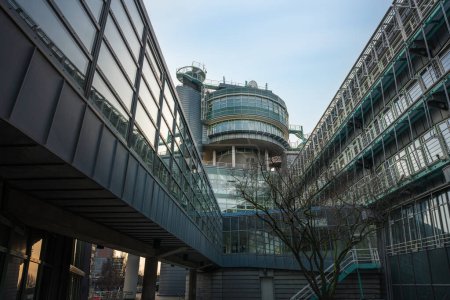 Foto de Hamburgo, Alemania - 11 de enero de 2020: Gruner + Jahr Publishing House Modern Building Headquarters - Hamburgo, Alemania - Imagen libre de derechos