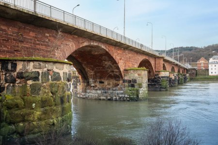 Téléchargez les photos : Pont romain et Moselle - Trèves, Allemagne - en image libre de droit