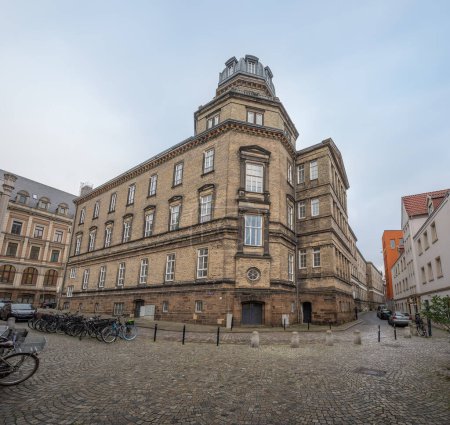 Téléchargez les photos : Brême, Allemagne - 7 janv. 2020 : Université des arts (HfK Brême) au quartier Schnoor - Brême, Allemagne - en image libre de droit