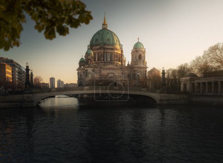 Téléchargez les photos : Cathédrale de Berlin et pont Friedrichs - Berlin, Allemagne - en image libre de droit