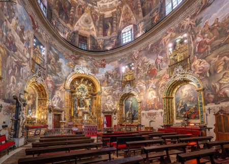 Téléchargez les photos : Madrid, Espagne - 23 mars 2019 : Intérieur baroque de l'église Saint Antoine des Allemands (San Antonio de los Alemanes) - Madrid, Espagne - en image libre de droit
