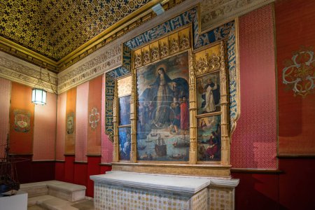 Foto de Sevilla, España - 3-abr-2019: Virgen de los Navegadores Retablo (Virgen de los Navegantes) en el Alcázar (Palacio Real de Sevilla) - Sevilla, Andalucía, España - Imagen libre de derechos