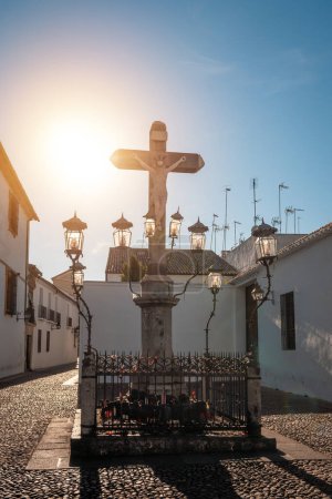 Téléchargez les photos : Cristo de los Faroles (Statue du Christ des Lanternes) place de Capuchinos - Cordoue, Andalousie, Espagne - en image libre de droit