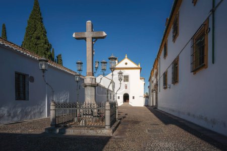 Téléchargez les photos : Plaza de Capuchinos Square avec Cristo de los Faroles - Cordoue, Andalousie, Espagne - en image libre de droit