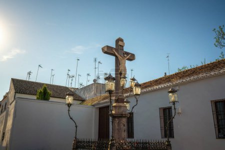 Téléchargez les photos : Cristo de los Faroles (Statue du Christ des Lanternes) place de Capuchinos - Cordoue, Andalousie, Espagne - en image libre de droit