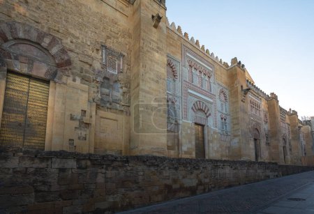 Foto de Puertas de la Mezquita Catedral de Córdoba - Córdoba, Andalucía, España - Imagen libre de derechos