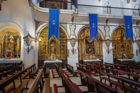 Foto de Córdoba, España - 12 de junio de 2019: Capillas en la Iglesia de San Francisco Interior - Ruta de las Iglesias Fernandinas - Córdoba, Andalucía, España - Imagen libre de derechos