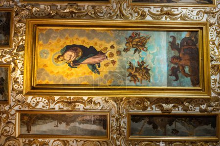 Téléchargez les photos : Cordoue, Espagne - 12 juin 2019 : L'Immaculée Conception triomphe de la peinture sur le péché au plafond de l'église de San Agustin - Cordoue, Andalousie, Espagne - en image libre de droit
