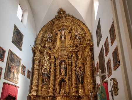 Foto de Córdoba, España - 12 de junio de 2019: Iglesia de San Andrés Altar - Ruta de las Iglesias Fernandinas - Córdoba, Andalucía, España - Imagen libre de derechos
