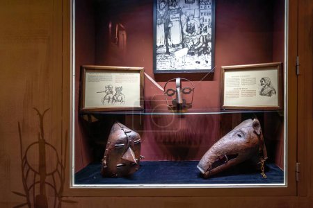 Téléchargez les photos : Grenade, Espagne - 6 juin 2019 : Masques de honte - Instruments de torture au Musée de l'Inquisition au Palais des Oubliés (Palacio de los Olvidados) - Grenade, Andalousie, Espagne - en image libre de droit