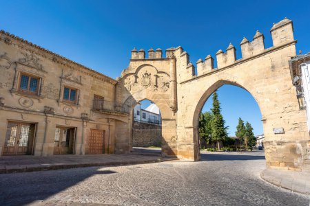 Téléchargez les photos : Jaen Gate et Villalar Arch - Baeza, Jaen, Espagne - en image libre de droit