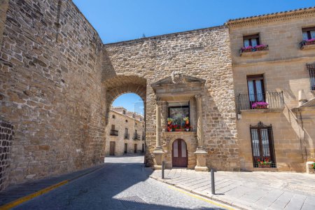 Téléchargez les photos : Porte d'Ubeda - Baeza, Jaen, Espagne - en image libre de droit