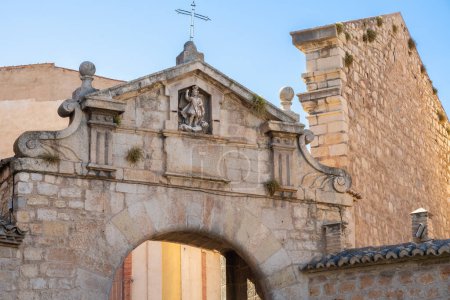 Téléchargez les photos : Statue de Saint Michel à Puerta del Angel (Porte des Anges) Jaen, Espagne - en image libre de droit