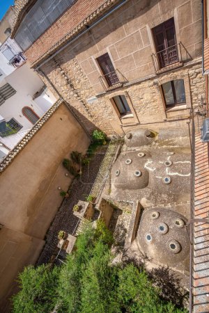Téléchargez les photos : Vue sur le toit des thermes arabes de Jaen - Jaen, Espagne - en image libre de droit