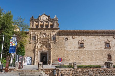 Téléchargez les photos : Toledo (Espagne) - 29 mars 2019 : Façade du Musée de Santa Cruz - Toledo (Espagne) - en image libre de droit