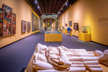 Téléchargez les photos : Toledo, Espagne - 29 mars 2019 : Santa Cruz Museum Interior - Toledo, Espagne - en image libre de droit