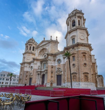 Téléchargez les photos : Façade de la cathédrale de Cadix - Cadix, Andalousie, Espagne - en image libre de droit