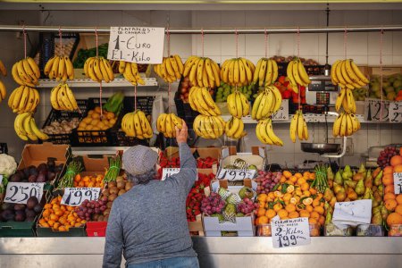 Téléchargez les photos : Marché aux fruits en Espagne - en image libre de droit