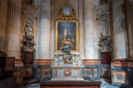 Téléchargez les photos : Cadix, Espagne - 9 avril 2019 : Chapelle Saint-Joseph (San José) à la cathédrale de Cadix - Cadix, Andalousie, Espagne - en image libre de droit