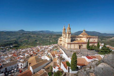 Téléchargez les photos : Vue Aérienne d'Olvera avec Eglise de Nuestra Senora de la Encarnacion - Olvera, Andalousie, Espagne - en image libre de droit