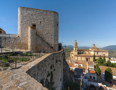 Téléchargez les photos : Château d'Olvera et église de Nuestra Senora de la Encarnacion - Olvera, Andalousie, Espagne - en image libre de droit