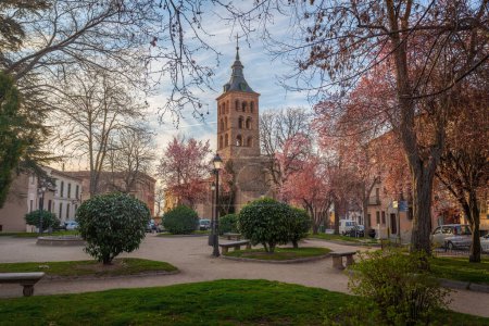 Téléchargez les photos : Plaza de la Merced Square with San Andres Church - Ségovie, Espagne - en image libre de droit