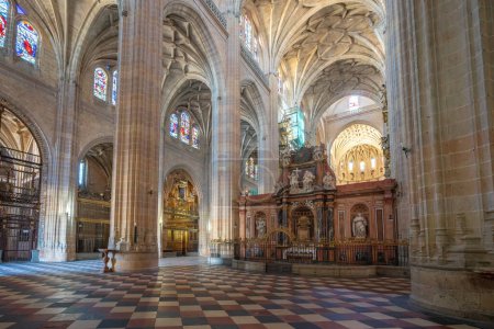 Téléchargez les photos : Ségovie, Espagne - 14 mars 2019 : Rétrochœur à la cathédrale de Ségovie - Ségovie, Espagne - en image libre de droit