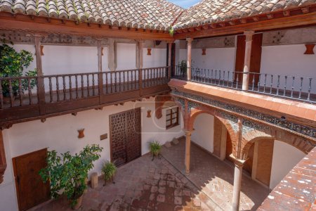 Foto de Ronda, España - 28-abr-2019: Patio interior del Palacio y Museo Mondragón Interior - Ronda, Andalucía, España - Imagen libre de derechos