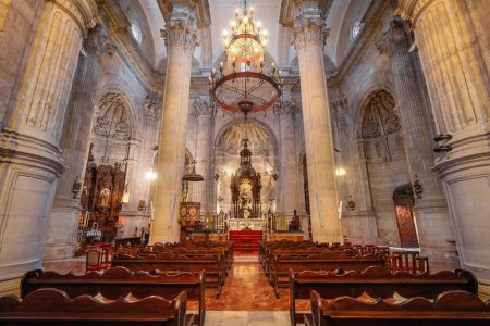 Téléchargez les photos : Ronda, Espagne - 28 avril 2019 : Église Santa Maria la Mayor Interior - Ronda, Andalousie, Espagne - en image libre de droit