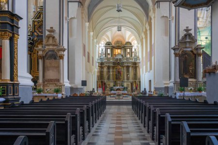 Téléchargez les photos : Kaunas, Lituanie - 26 juil. 2019 : Église Saint-Georges-le-martyr intérieur - Kaunas, Lituanie - en image libre de droit