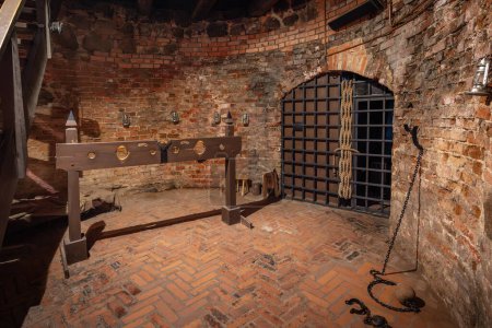 Foto de Kaunas, Lituania - 26 de julio de 2019: Prisión en el interior del castillo de Kaunas - Kaunas, Lituania - Imagen libre de derechos