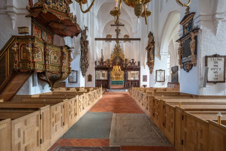Téléchargez les photos : Elsinore, Danemark - 27 juin 2019 : Intérieur de l "église St. Olafs - Helsingor, Danemark - en image libre de droit