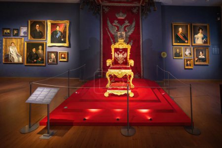 Téléchargez les photos : Helsinki, Finlande - 02 juil.2019 : Le trône impérial au Musée national de Finlande - Helsinki, Finlande - en image libre de droit