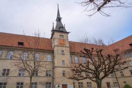 Téléchargez les photos : Gymnase de La Cite - Ancienne Académie de Lausanne - Lausanne, Suisse - en image libre de droit
