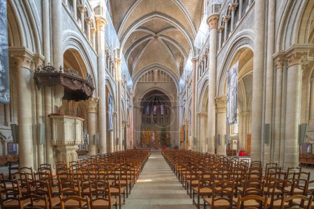 Foto de Lausana, Suiza - 04 / 12 / 2019: Interior de la Catedral de Lausana - Lausana, Suiza - Imagen libre de derechos