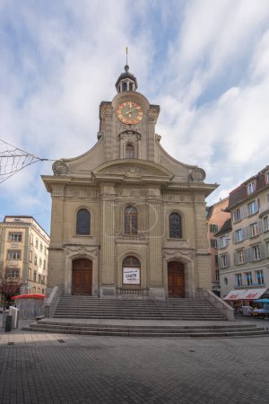 Téléchargez les photos : Lausanne, Suisse - 04 déc. 2019 : Eglise Saint-Laurent - Lausanne, Suisse - en image libre de droit