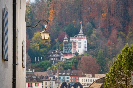 Foto de Lucerna, Suiza - 27 de noviembre de 2019: Castillo de Schonegg - Lucerna, Suiza - Imagen libre de derechos