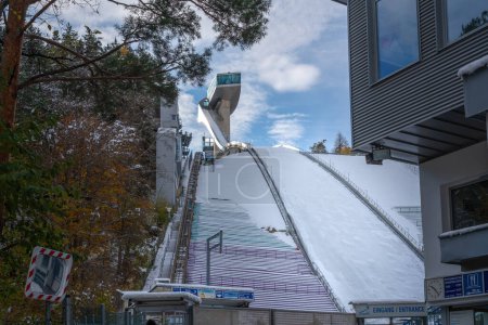 Foto de Innsbruck, Austria - 14 de noviembre de 2019: Bergisel Ski Jump - Innsbruck, Austria - Imagen libre de derechos
