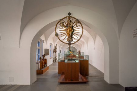 Téléchargez les photos : Innsbruck, Autriche - 15 nov. 2019 : Intérieur du musée d'art populaire tyrolien - Innsbruck, Autriche - en image libre de droit