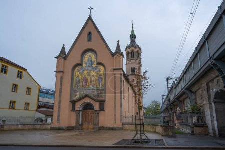 Foto de Innsbruck, Austria - 15 de noviembre de 2019: Iglesia de los Tres Santos - Innsbruck, Austria - Imagen libre de derechos