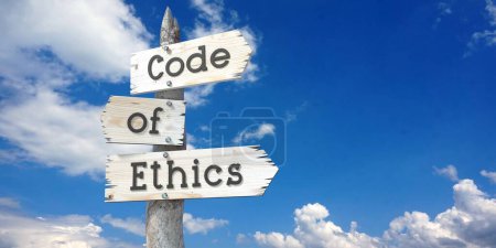 Foto de Código de ética - letrero de madera con tres flechas - Imagen libre de derechos