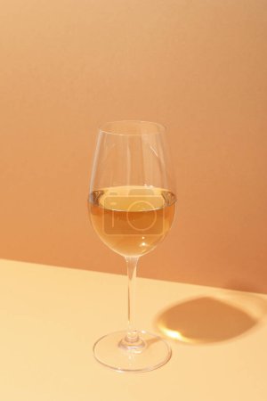 Téléchargez les photos : Concept de boisson alcoolisée délicieuse, vin savoureux - en image libre de droit